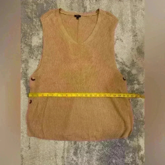 Women’s Tan Talbots Sweater Vest - Picture 5 of 6